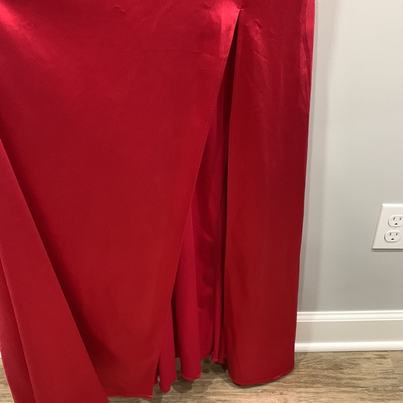 Red Formal Holiday Full Length Gown Dress w Slit, pockets, cute back, padded bra - Picture 3 of 12